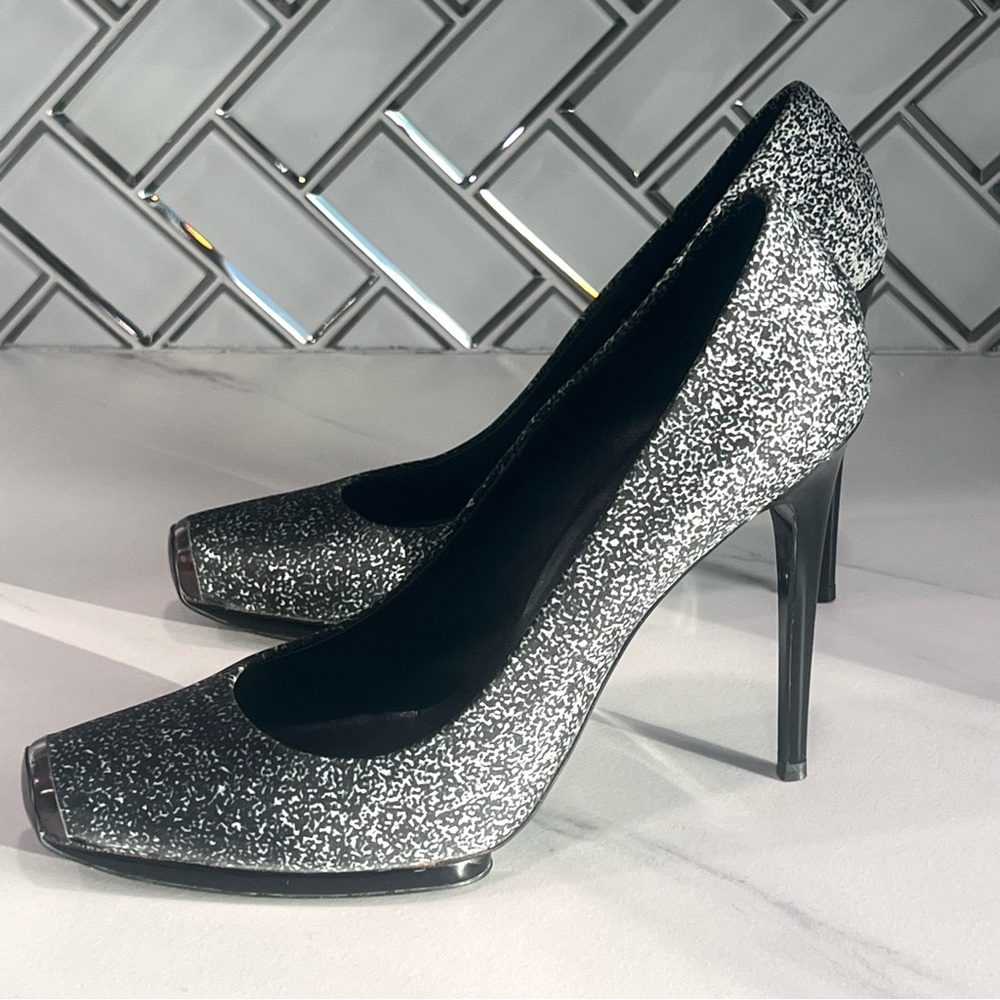 STELLA MCCARTNEY PUMPS/ HEELS SIZE 38.5 NAVY/BLACK PRINTED PUMPS